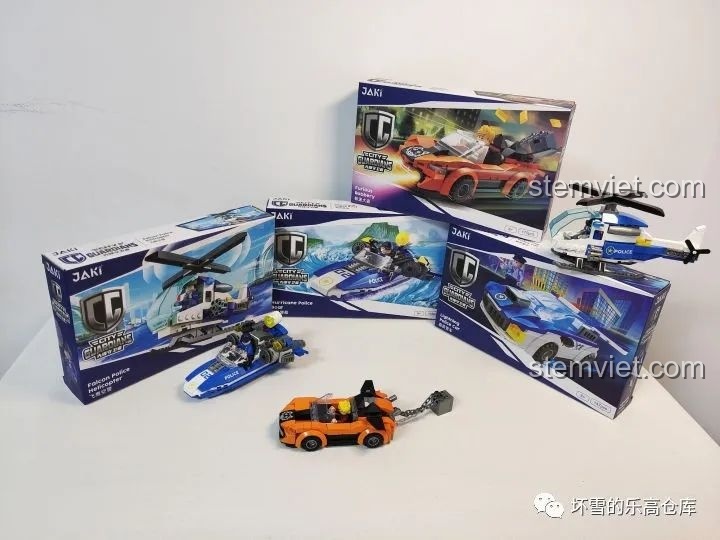 Xe cảnh sát JAKI City Guardians hoàn chỉnh, thiết kế mạnh mẽ và đèn cảnh sát.