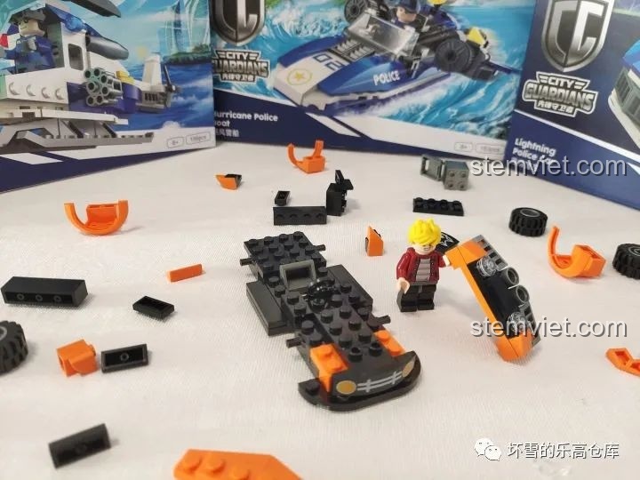 Quá trình lắp ráp xe tội phạm JAKI City Guardians, các mảnh ghép màu sắc.