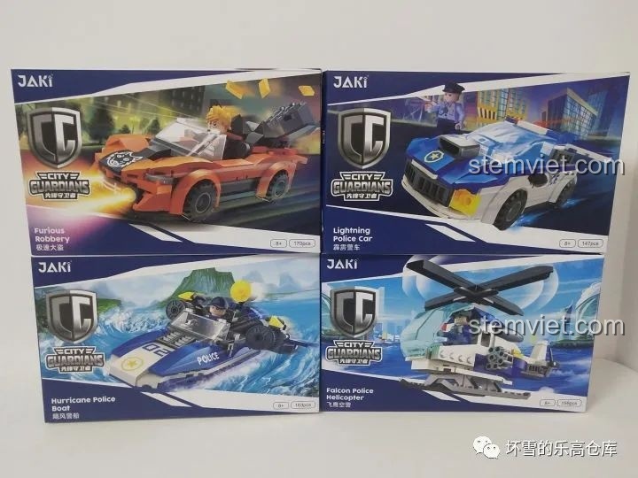 Bốn mẫu xe JAKI City Guardians: xe tội phạm, xe cảnh sát, tàu cảnh sát và trực thăng cảnh sát.