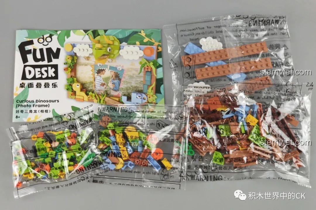 Mô hình giá đỡ điện thoại và hộp bút khủng long cổ dài JAKI Fun Desk đã lắp ráp hoàn chỉnh, với thiết kế độc đáo.