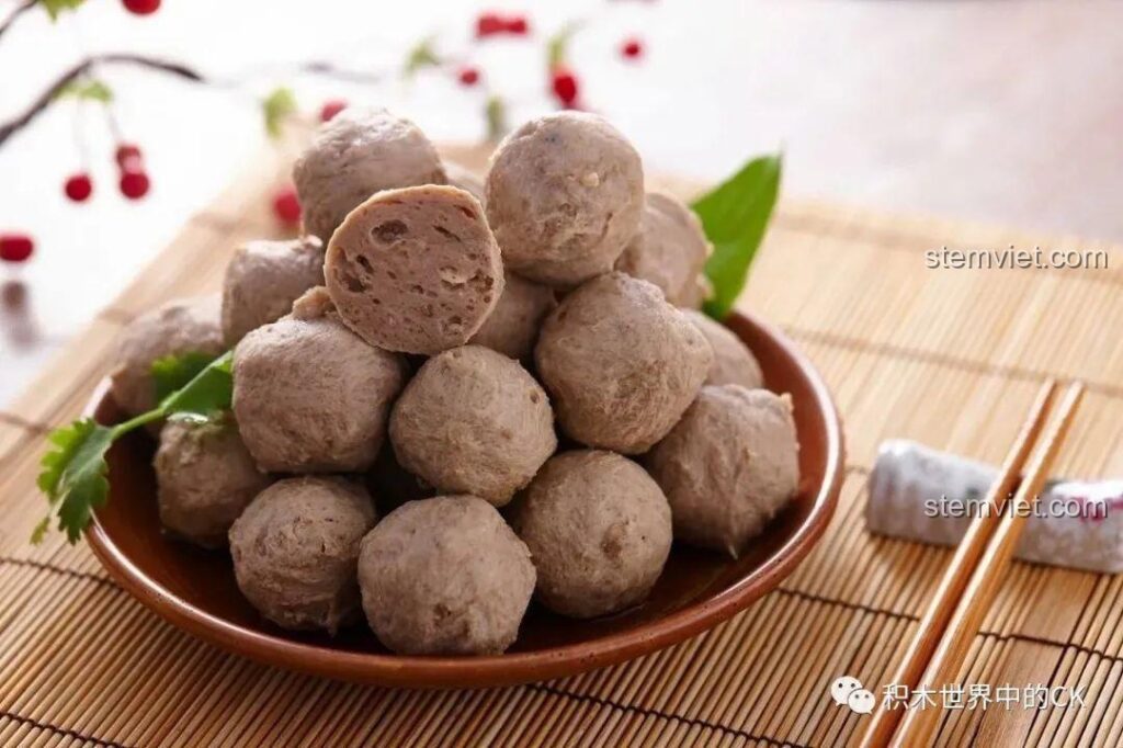 Ảnh minh họa đĩa thịt bò viên Chao Sơn thật, gợi cảm hứng cho bộ đồ chơi lắp ráp Hộp nhạc thịt bò viên JAKI JK1801 độc đáo.