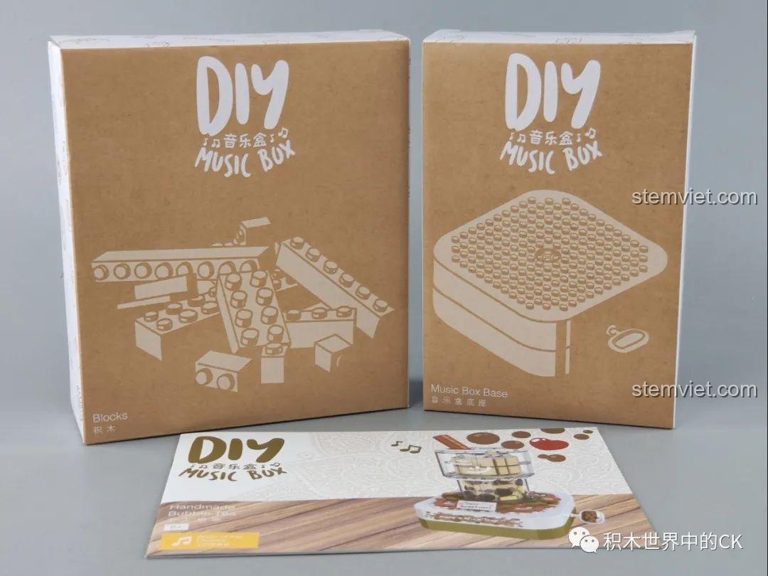 Các túi mảnh ghép riêng biệt của bộ đồ chơi lắp ráp Hộp nhạc trà sữa JAKI, với nhiều màu sắc và hình dạng khác nhau.