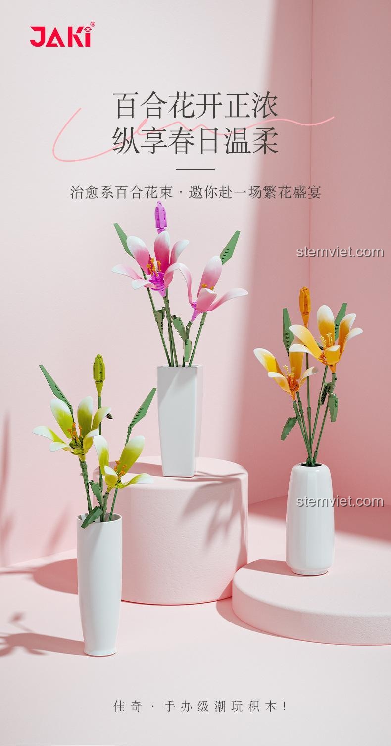 Các mẫu hoa Bách Hợp Sớm Xuân JAKI JK26101 được lắp ráp và trưng bày trong bình, thể hiện vẻ đẹp nghệ thuật và khả năng trang trí, phù hợp cho con gái 14 tuổi.