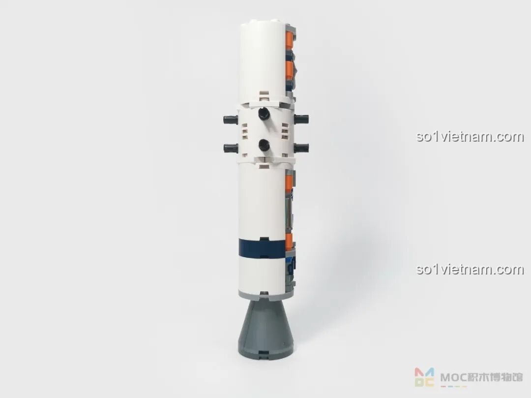 Vỏ ngoài tầng 1 của Tên lửa Bình Minh số 5 JK8501, che phủ cấu trúc bên trong, sẵn sàng cho giai đoạn tiếp theo.