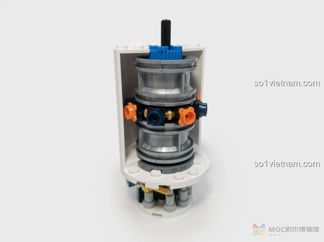 Cấu trúc bên trong tầng 2 của Tên lửa Bình Minh số 5 JK8501, sử dụng bánh xe làm bình nhiên liệu, tăng tính sáng tạo.