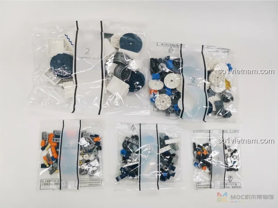 Các túi linh kiện nhỏ trong túi số 2 của bộ lắp ráp JAKI JK8501 Tên lửa Bình Minh số 5, chuẩn bị cho giai đoạn lắp ráp tiếp theo.