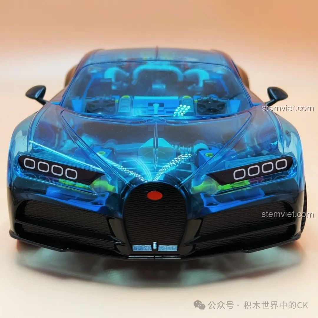 Chi tiết bánh xe trước và hệ thống treo của mô hình JAKI JK8808 Siêu xe trong suốt, thể hiện sự linh hoạt.