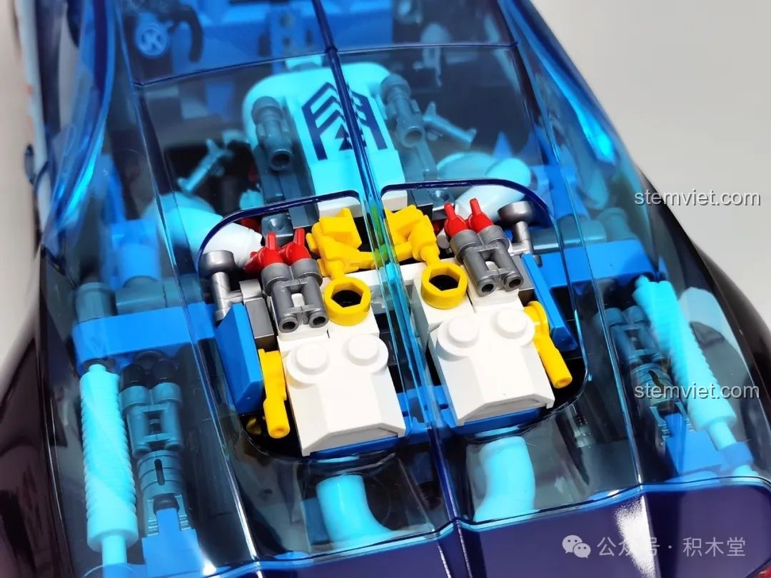 Ảnh 40 của bộ lắp ráp JAKI JK8808 Siêu Xe Khái Niệm Phantom, động cơ và khoang lái. Đây là một bộ đồ chơi Mô hình siêu xe JK 8808 đáng tiền.