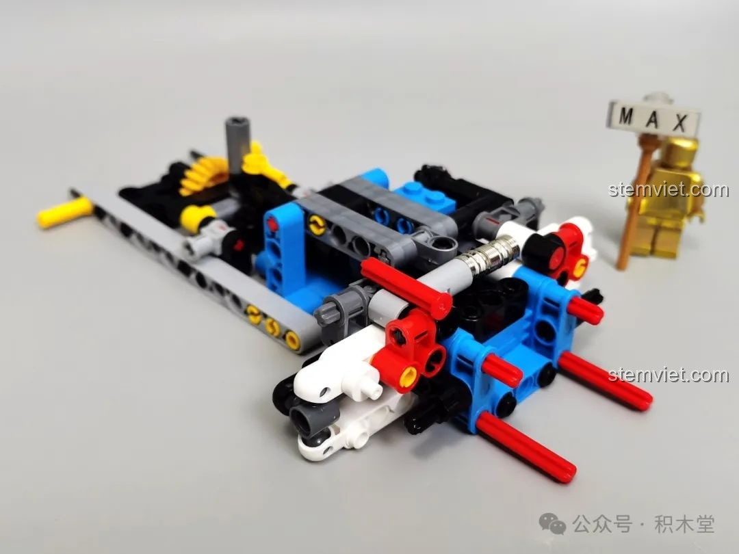 Ảnh 13 của bộ lắp ráp JAKI JK8808 Siêu Xe Khái Niệm Phantom, bắt đầu lắp khung gầm. Đây là một bộ đồ chơi Mô hình siêu xe JK 8808 đáng tiền.