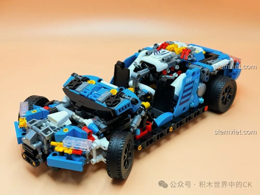 Khung xe bộ đồ chơi Siêu Xe Khái Niệm Phantom JK8808 đã được lắp bánh, sẵn sàng cho việc gắn vỏ ngoài.