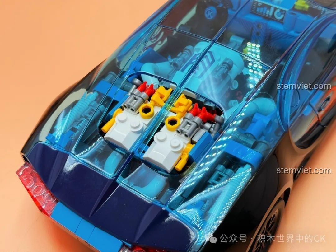 Mặt dưới của mô hình JAKI JK8808 Siêu xe trong suốt, cho thấy cấu trúc khung gầm và hệ thống truyền động.