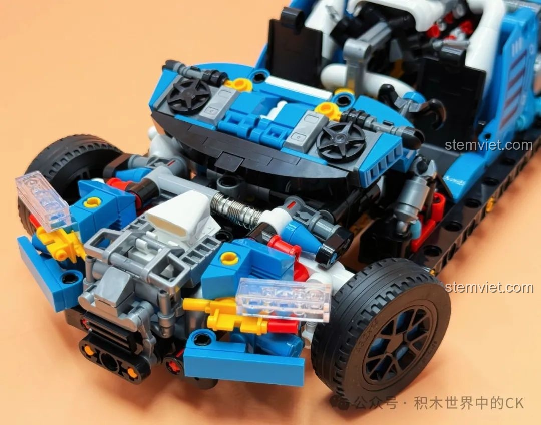 Góc nhìn từ phía trước vào nội thất của mô hình JAKI JK8808 Siêu xe trong suốt, với vô lăng và bảng điều khiển.