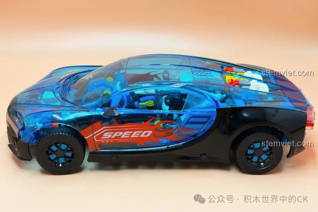 Góc nhìn khác của mô hình Siêu xe Bugatti cho trẻ em 8 tuổi đã hoàn thiện, thể hiện đường nét mượt mà.