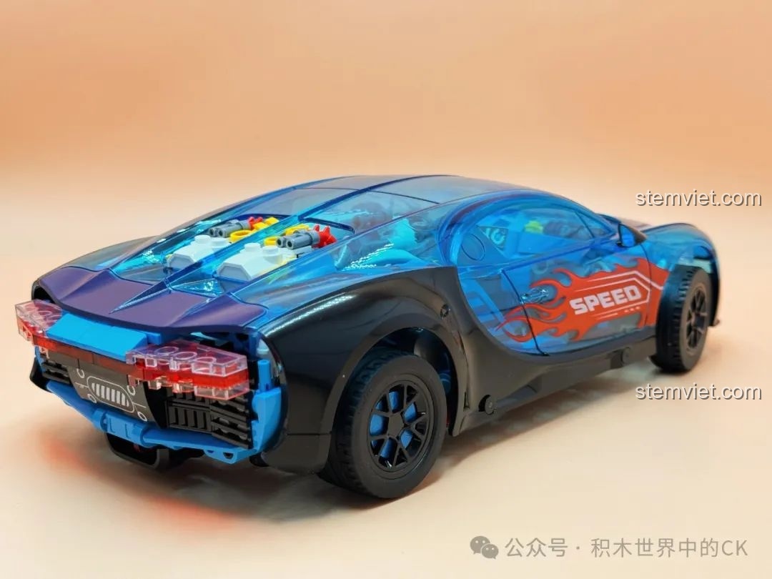 Một góc nhìn khác của mô hình đồ chơi lắp ráp Siêu xe Phantom 808 đã hoàn thiện, thể hiện sự cân đối.