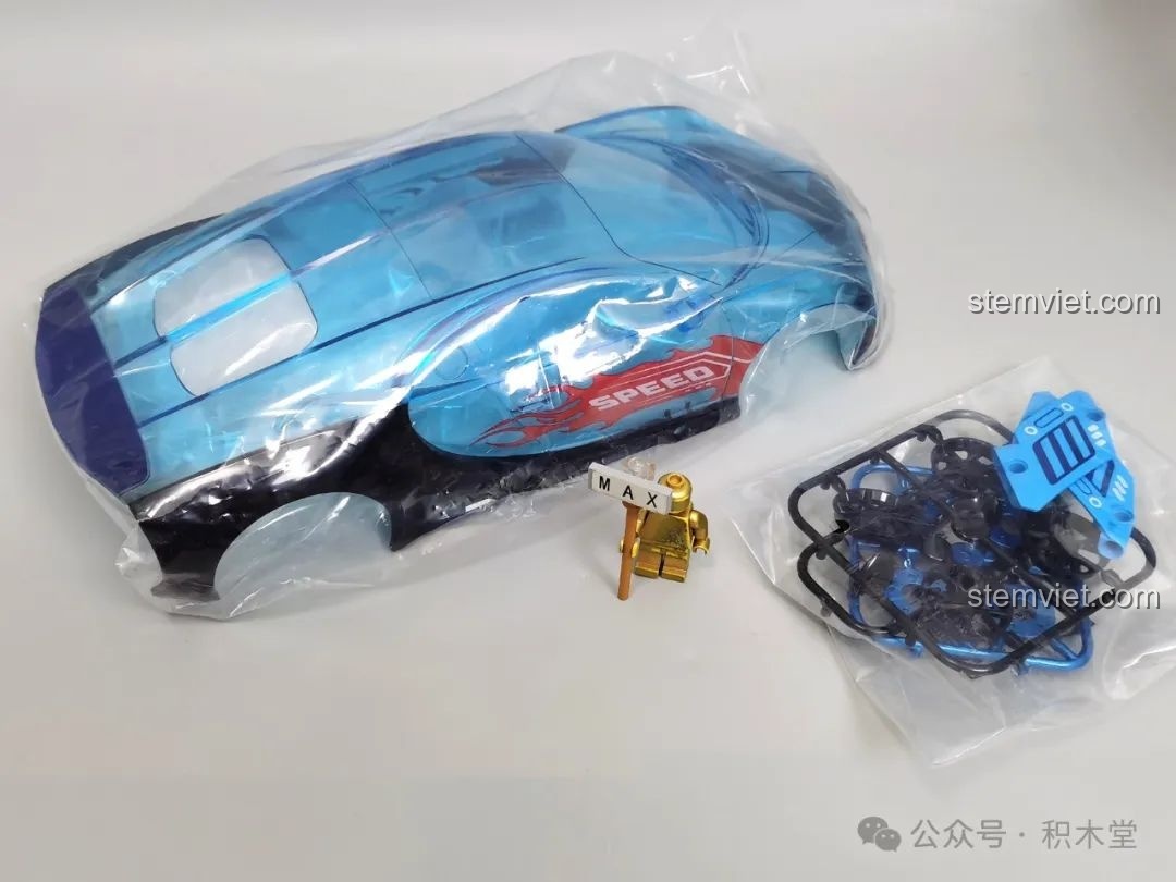 Ảnh 7 của bộ lắp ráp JAKI JK8808 Siêu Xe Khái Niệm Phantom, vỏ xe trong suốt và mảnh đặc biệt. Đây là một bộ đồ chơi Mô hình siêu xe JK 8808 đáng tiền.