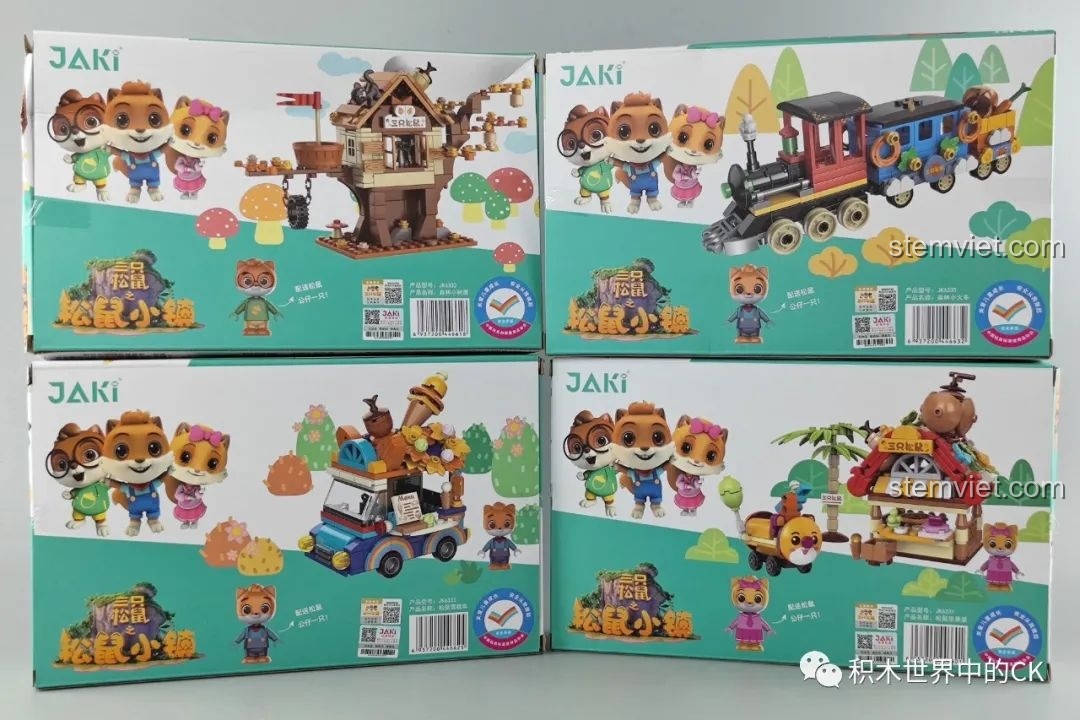 Mặt trước của 4 hộp đồ chơi lắp ráp JAKI Thị Trấn Ba Chú Sóc với hình ảnh sản phẩm hoàn thiện và nhân vật sóc đáng yêu.