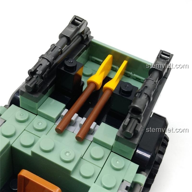 Thùng xe của bộ lắp ráp Jia Zhi 5120 Xe Jeep Dã Ngoại, với thuyền kayak và mái chèo được cố định, đồ chơi lắp ráp sáng tạo.