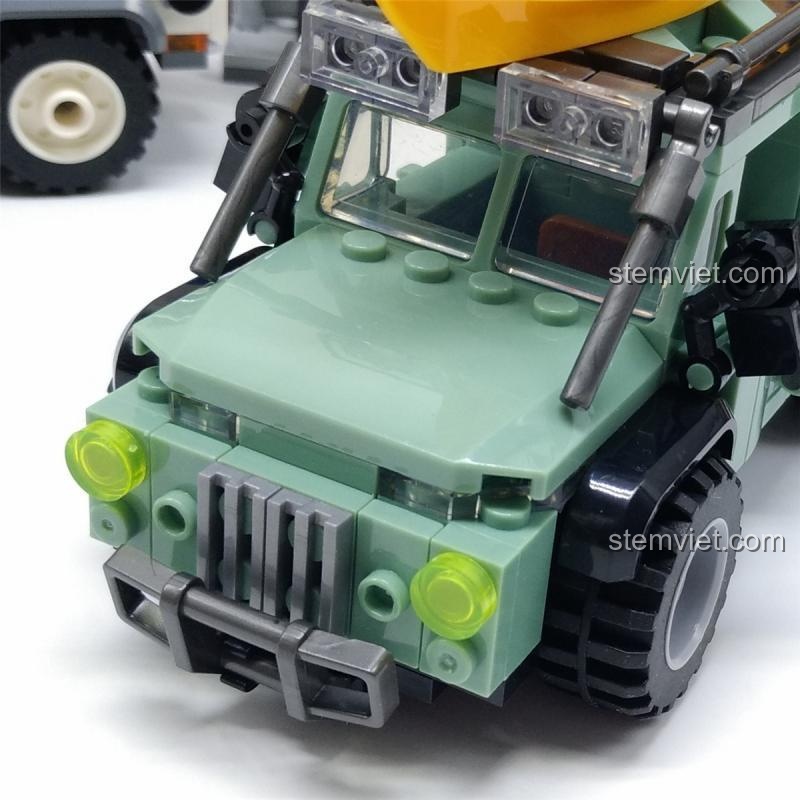 Mô hình xe Jeep Dã Ngoại Jia Zhi 5120 với phần mui xe có thể tháo rời, thể hiện tính năng linh hoạt, đồ chơi mô hình độc đáo.