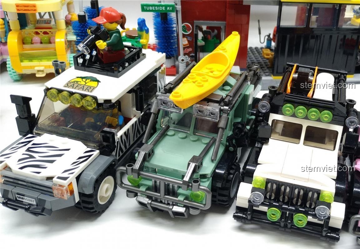 Cận cảnh 2 minifigure đi kèm bộ lắp ráp Jia Zhi SY 5120 Xe Jeep Dã Ngoại, với trang phục phiêu lưu, đồ chơi lắp ráp cho bé trai 6 tuổi.
