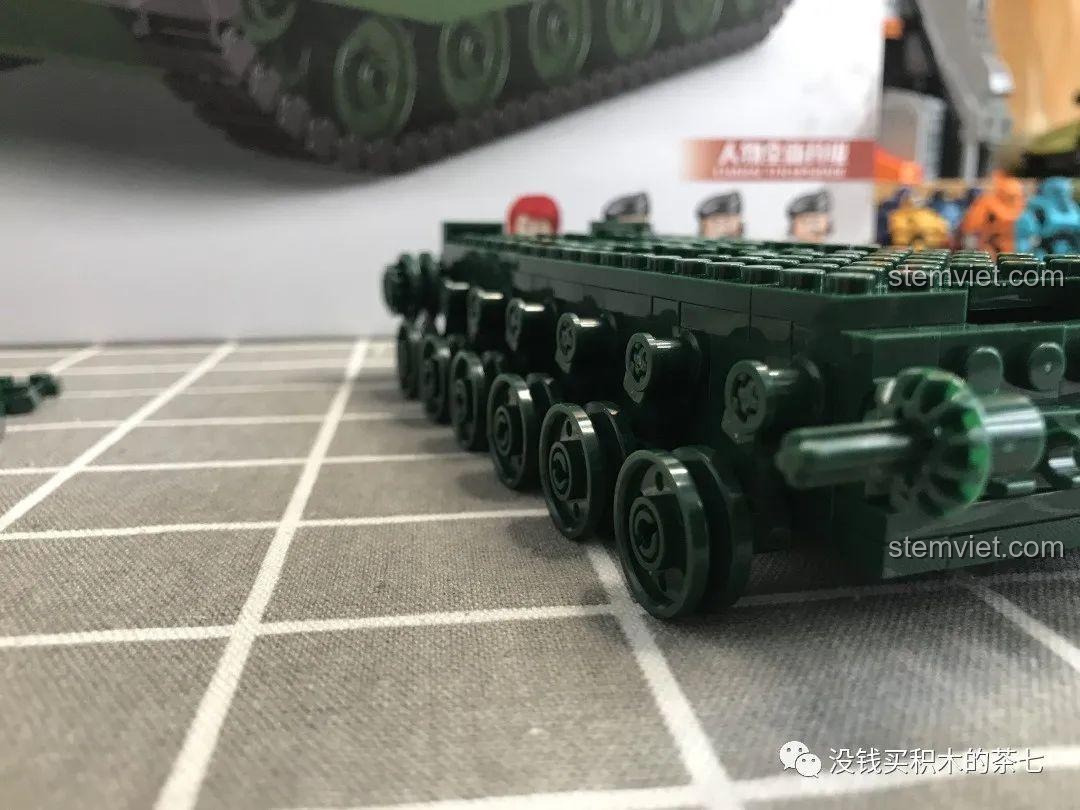 Cận cảnh bánh xe tăng Leclerc 0102, thể hiện độ chi tiết cao, bộ đồ chơi lắp ghép giá tốt.