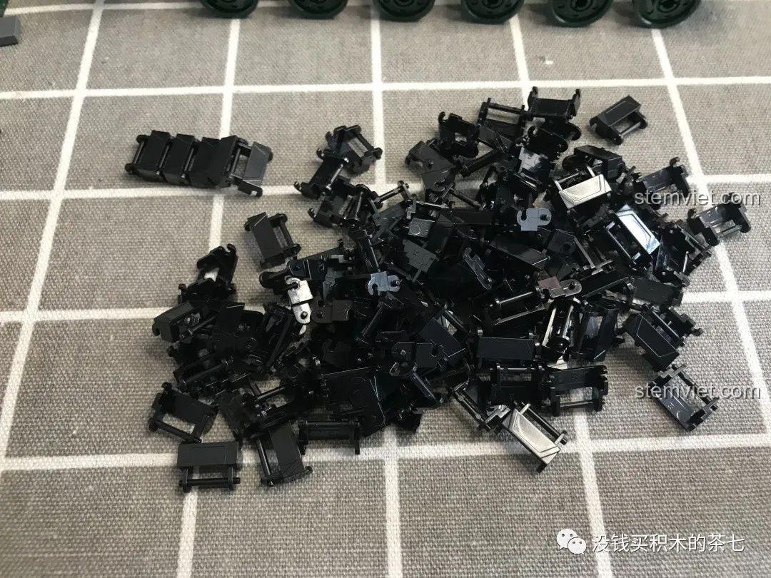 Các mảnh xích xe tăng Leclerc 0102, chi tiết nhỏ nhưng quan trọng, bộ đồ chơi lắp ráp Xe Tăng Quân Sự Leclerc.