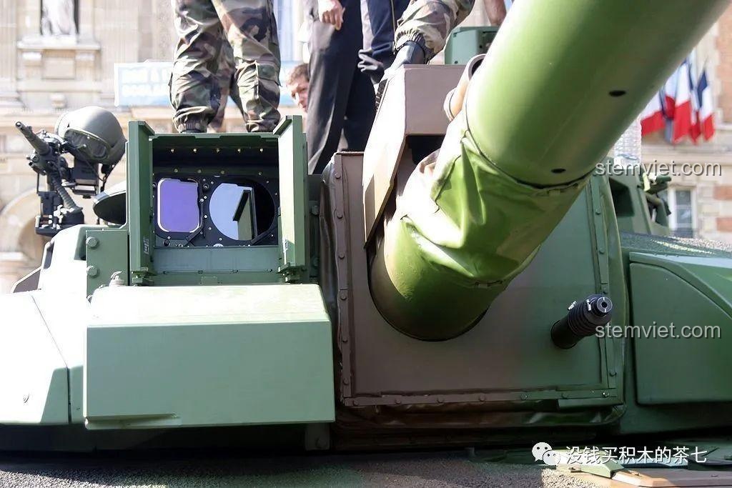 Cạnh tháp pháo xe tăng Leclerc 0102, cho thấy thiết kế góc cạnh, bộ lắp ghép JiaZhi 0102.