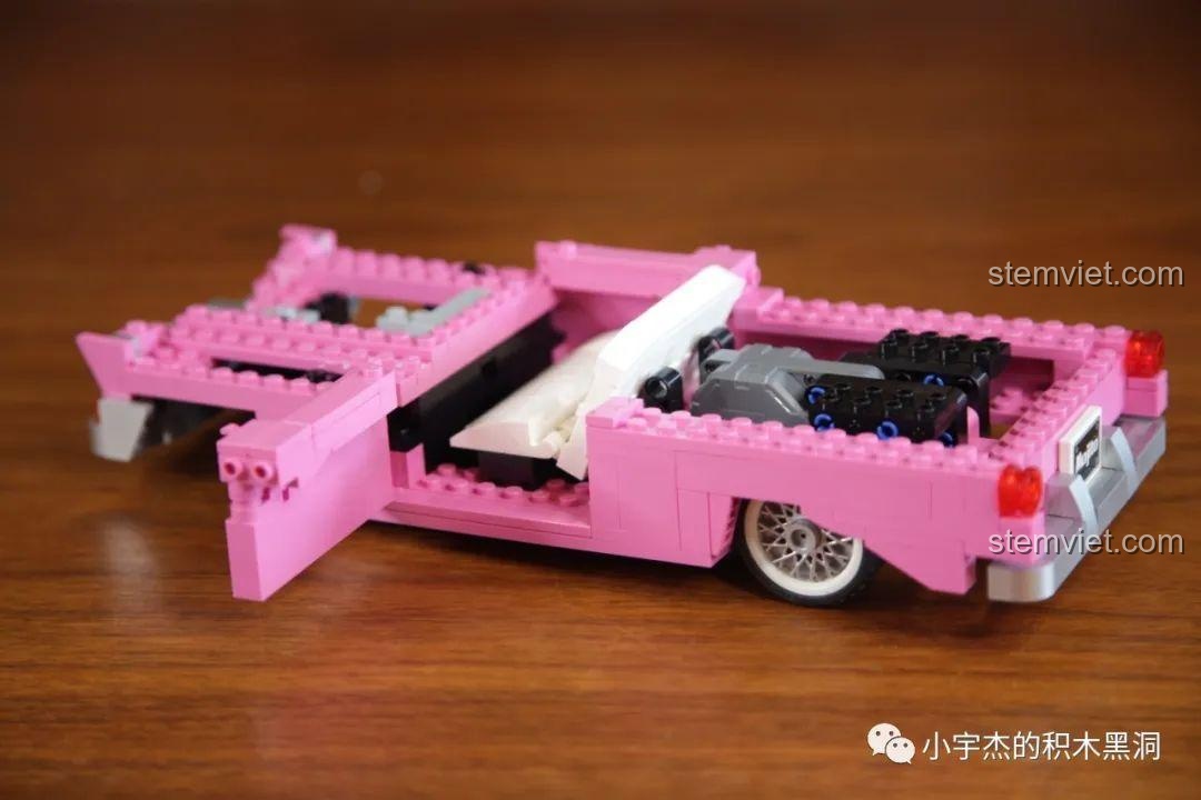 Mô hình JiaZhi 8404 đã hoàn thành phần lớn, sẵn sàng cho những chi tiết cuối cùng.