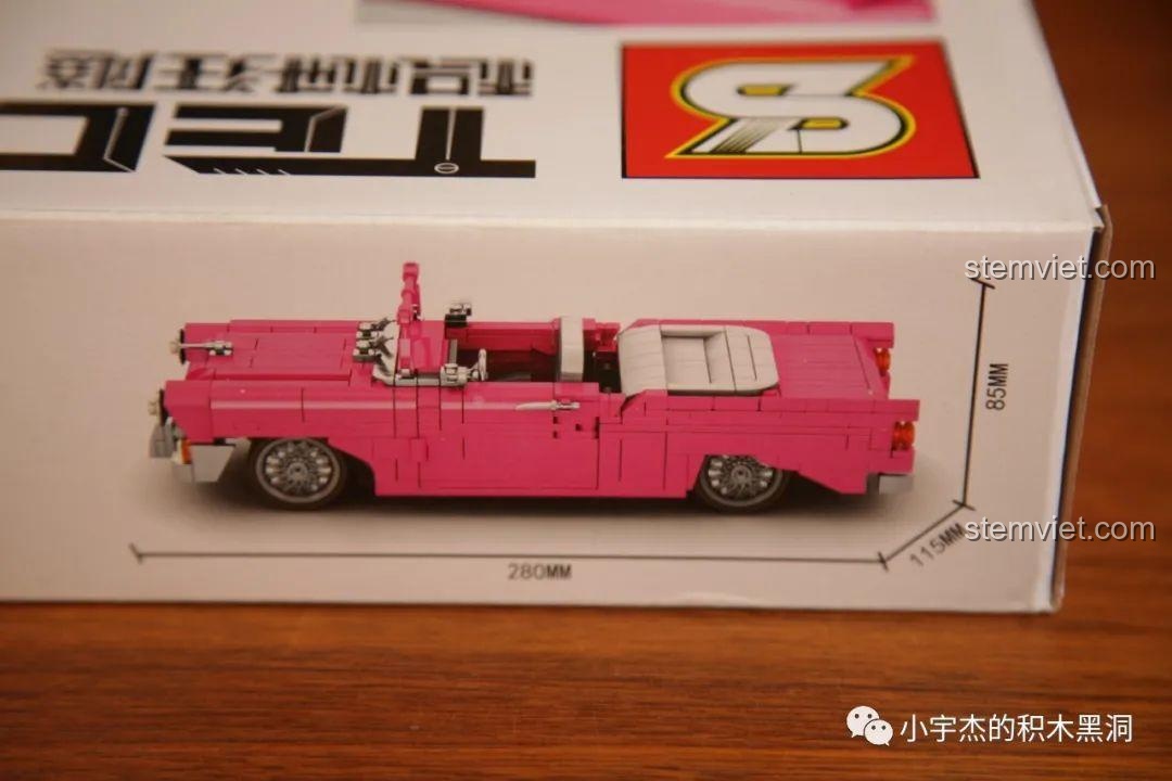 Kích thước mô hình xe Chevrolet Mui Trần Hồng Cổ Điển JiaZhi 8404 được in trên hộp, giúp người mua dễ hình dung.