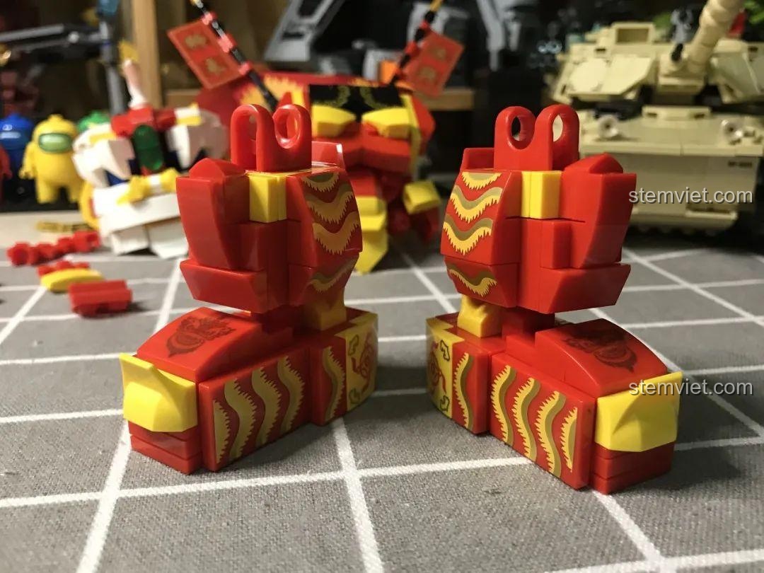 Góc nhìn khác của chân bộ lắp ghép Robot Phong Thủy, đồ chơi xây dựng Mech Phong Thủy, thiết kế độc đáo.