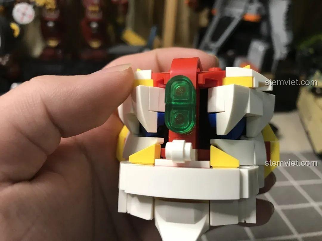 Góc nhìn khác của đầu sư tử bộ đồ chơi Robot Vũ Sư, đồ chơi lắp ráp Mech Vũ Sư, thiết kế tinh xảo.