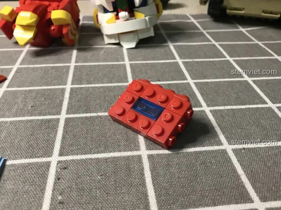 Cờ in sẵn khác của bộ lắp ghép Robot Phong Thủy, đồ chơi xây dựng Mech Phong Thủy, chi tiết in sắc nét.