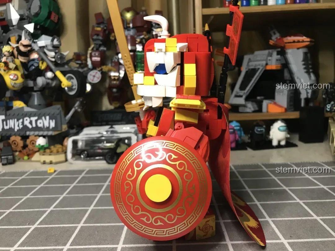 Mô hình Robot May Mắn JIAZHI ở dạng Mech, nhìn từ phía sau, đồ chơi mô hình Mech May Mắn SY Block, áo choàng in sẵn.