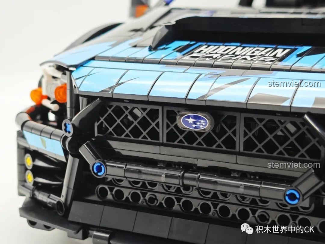 Cận cảnh nội thất xe Subaru WRX STI Jie Star 57010 với vô lăng và bảng điều khiển.