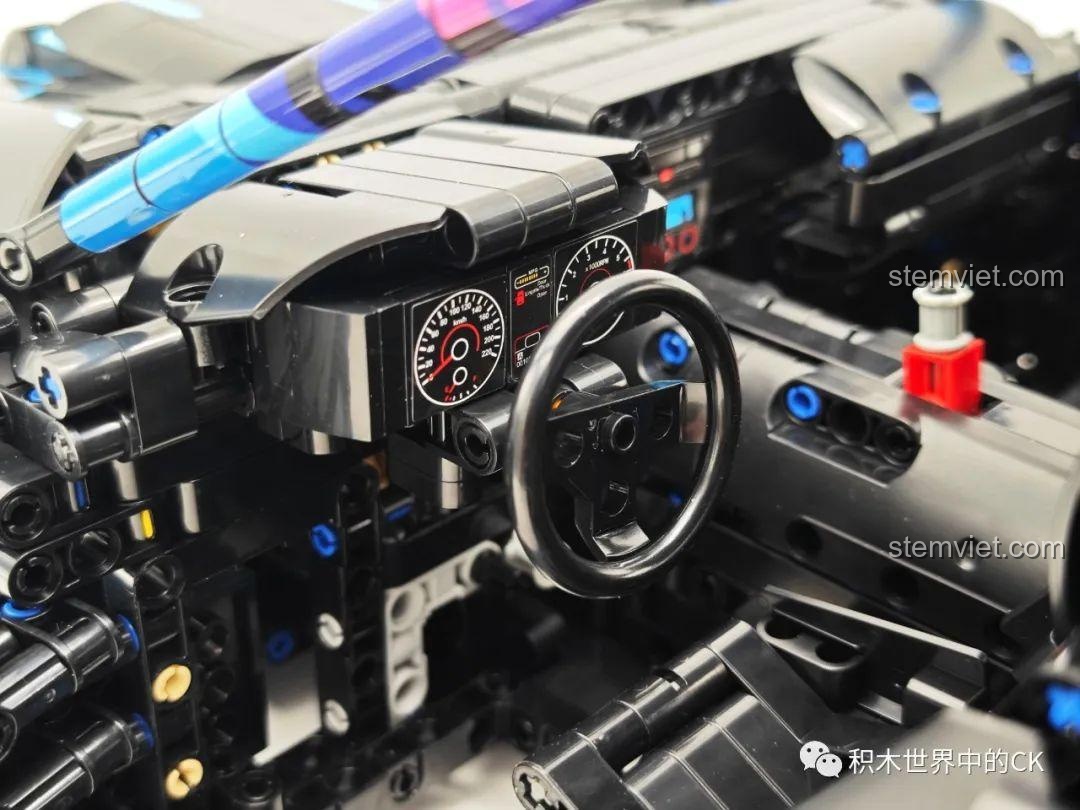 Cận cảnh đèn hậu màu đỏ trong suốt của mô hình xe Subaru WRX STI Jie Star 57010.