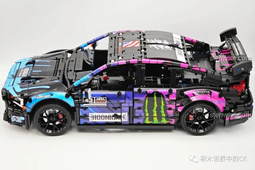 Phần thân xe gần hoàn thiện của mô hình Jie Star 57010 Subaru WRX STI Hoonigan.