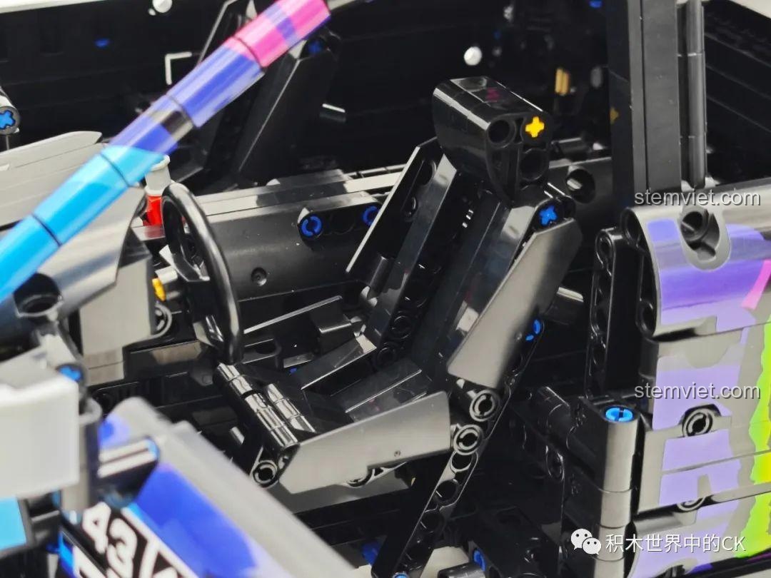 Quá trình lắp ráp các chi tiết phức tạp của mô hình Jie Star 57010 Subaru WRX STI Hoonigan.