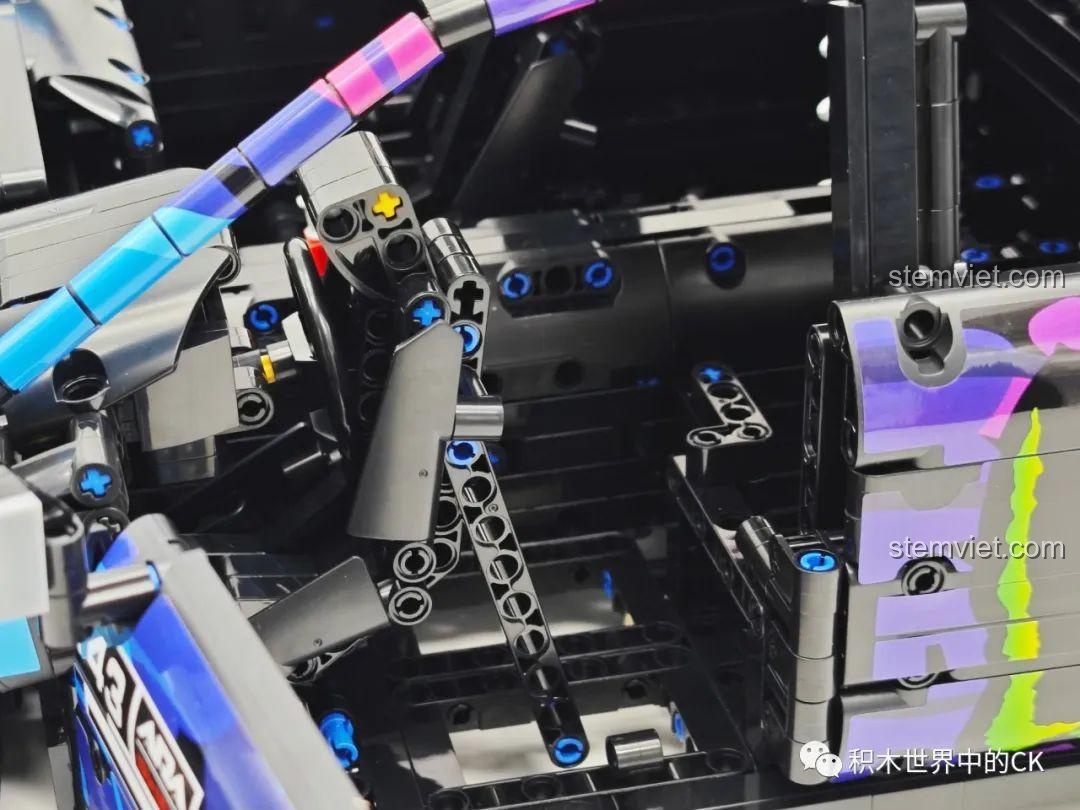 Phần thân xe gần hoàn thiện của mô hình Jie Star 57010 Subaru WRX STI Hoonigan.