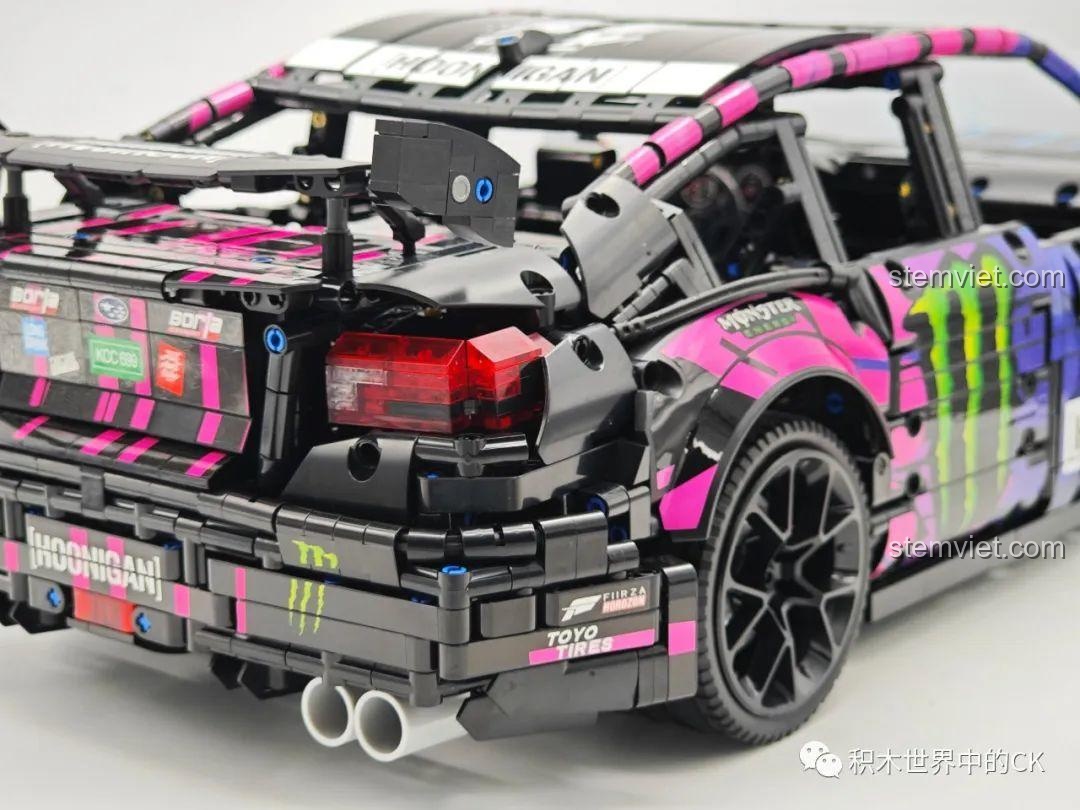 Quá trình lắp ráp các chi tiết phức tạp của mô hình Jie Star 57010 Subaru WRX STI Hoonigan.