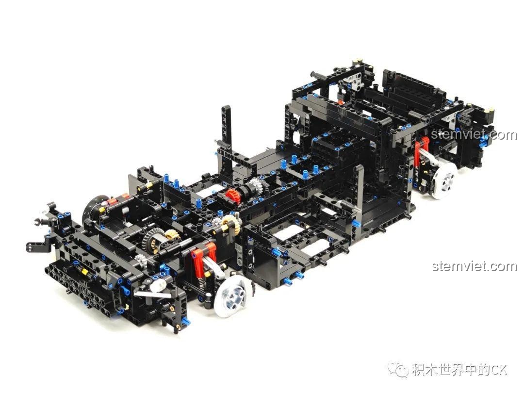 Các bộ phận thân xe đang được lắp ráp cho mô hình Jie Star 57010 Subaru WRX STI Hoonigan.