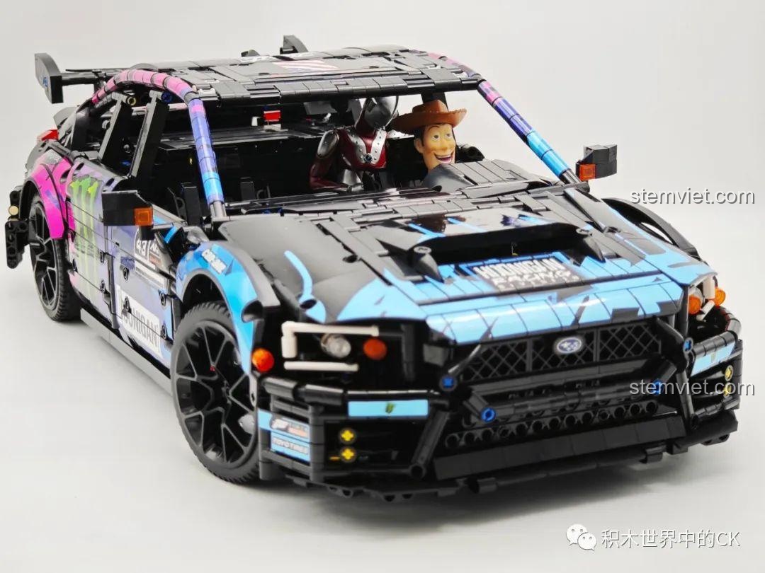 Mô hình xe Subaru WRX STI Hoonigan Jie Star 57010 hoàn chỉnh, nhìn từ phía trước.