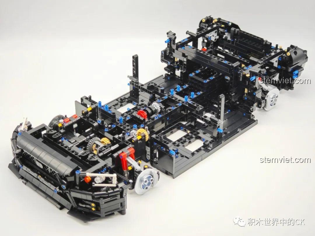 Khung gầm xe Subaru WRX STI Jie Star 57010 đang dần hoàn thiện với các chi tiết kỹ thuật được lắp đặt.