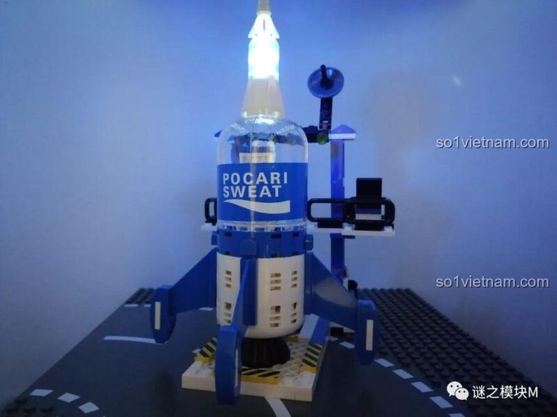 Blind Box JS22610, mô hình tên lửa Pocari Sweat phát sáng với đèn LED, đồ chơi lắp ghép cho bé trai 6 tuổi, chất lượng cao.