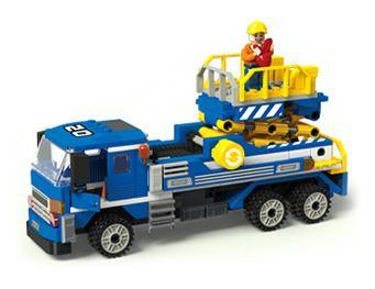 Mô hình đồ chơi lắp ghép Xe Tải Nâng Người JIESTAR 51005 cho bé trai 6 tuổi, giá rẻ. Cần nâng có thể hoạt động.