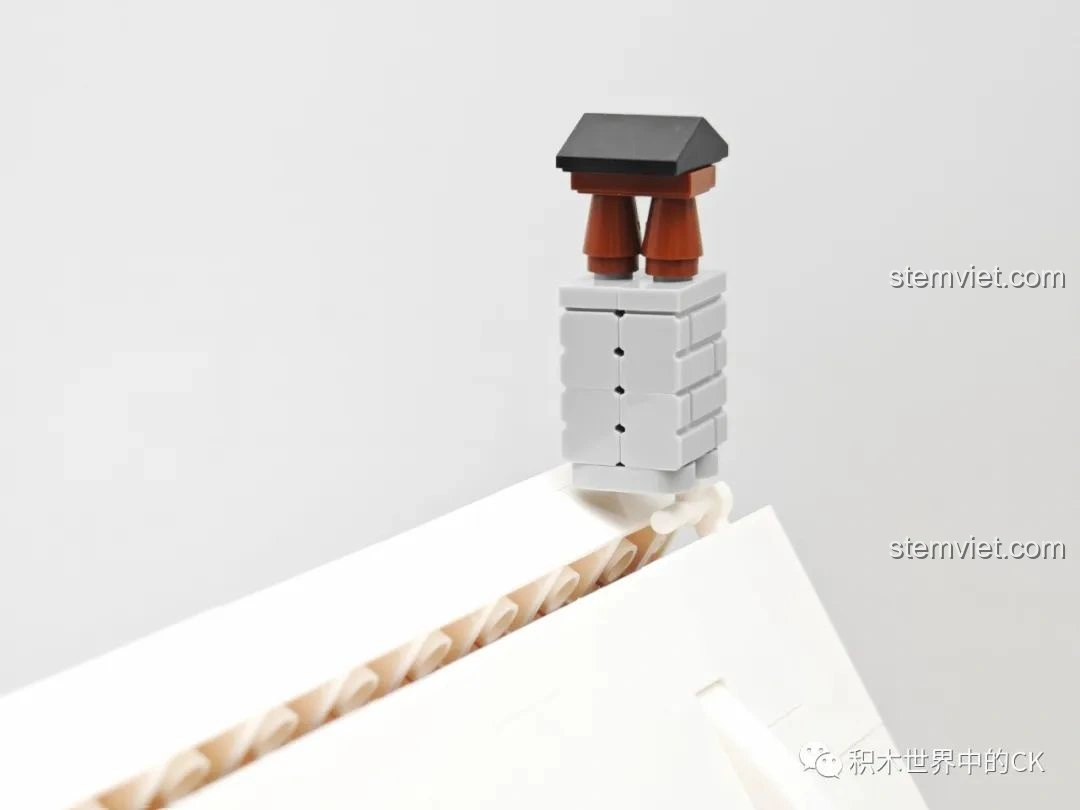 Chi tiết ống khói của mô hình JIESTAR 89141 Ngôi nhà Giáng Sinh, với các mảnh ghép gạch.