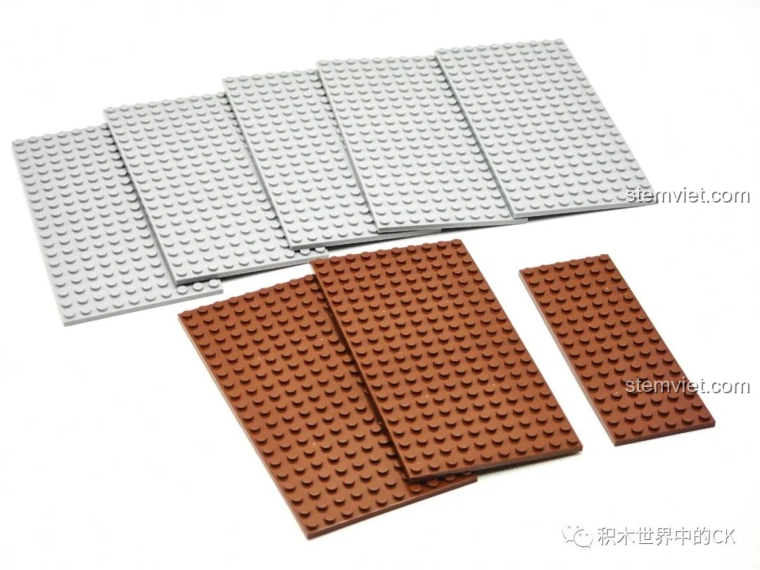 Các tấm nền màu xám và nâu của bộ JIESTAR 89141 Ngôi nhà Giáng Sinh, là nền tảng cho việc xây dựng mô hình.