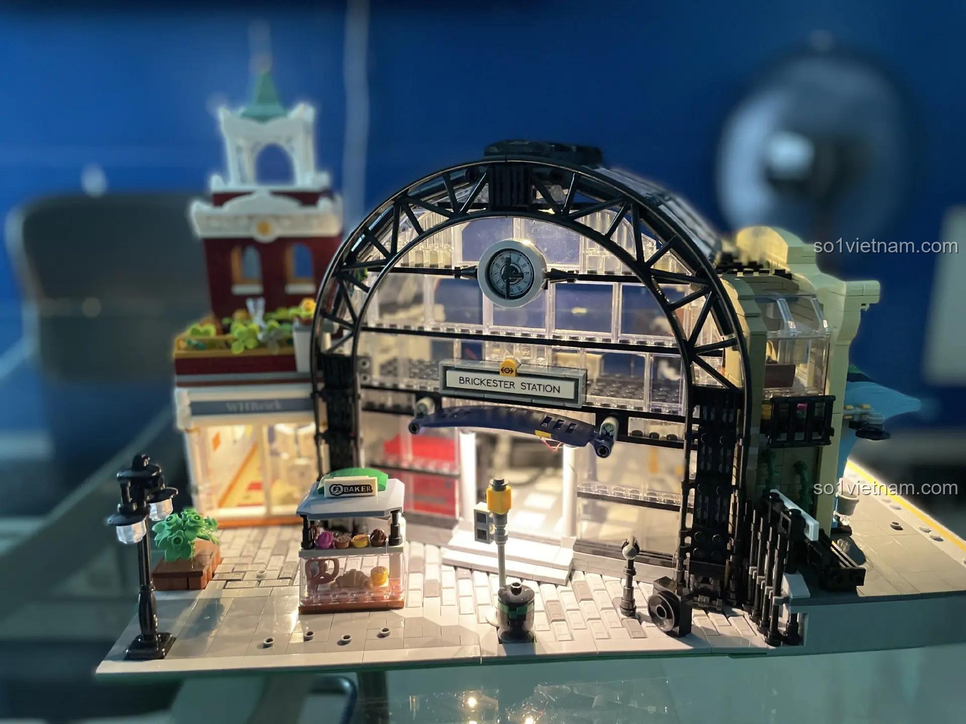 Mô hình nhà ga tàu hỏa JIESTAR 89154 The Meeting Point có đèn LED