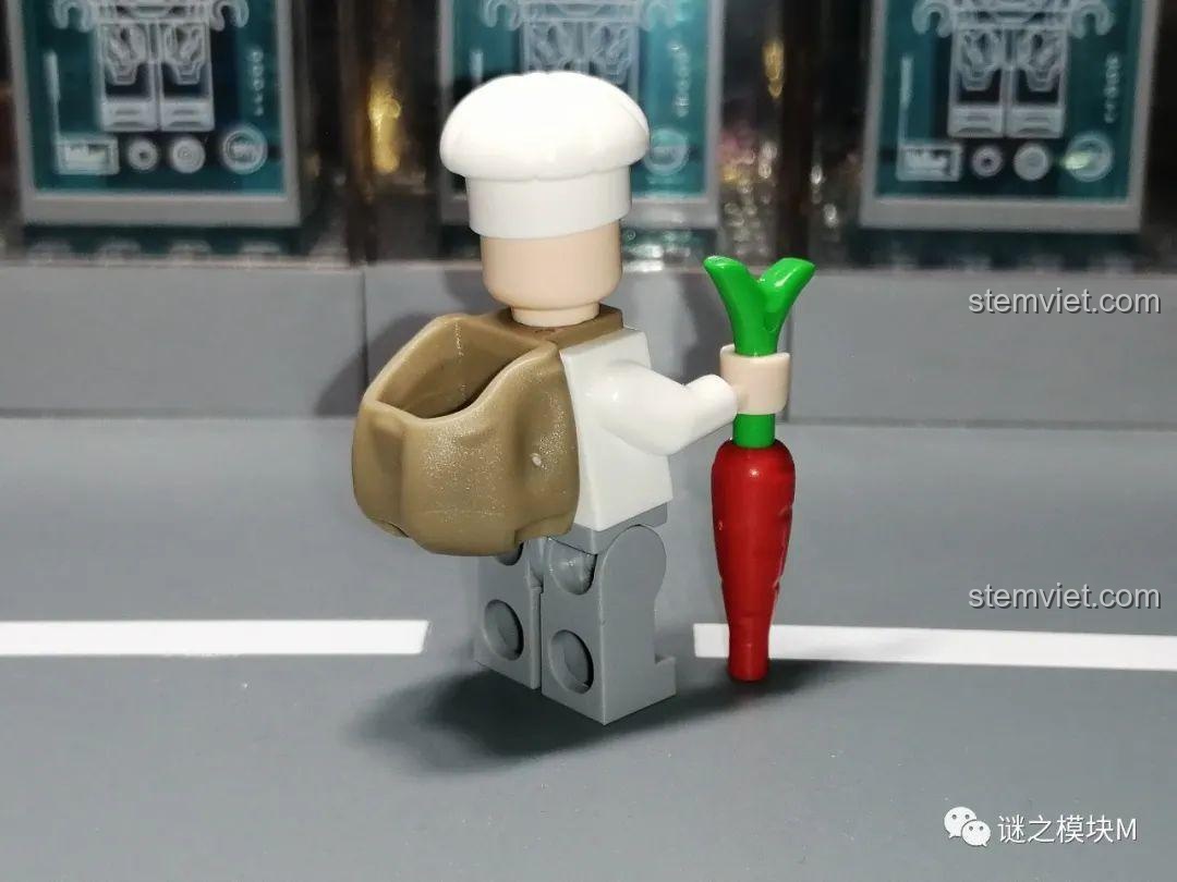 Minifigure Dynamike Brawl Stars JiSi 1702 nhìn từ lưng, chi tiết túi xách