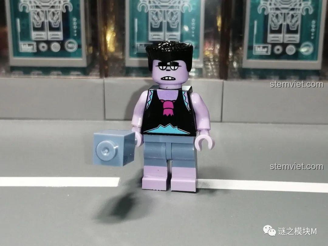 Minifigure Frank Brawl Stars JiSi 1702 nhìn từ lưng, chi tiết phụ kiện