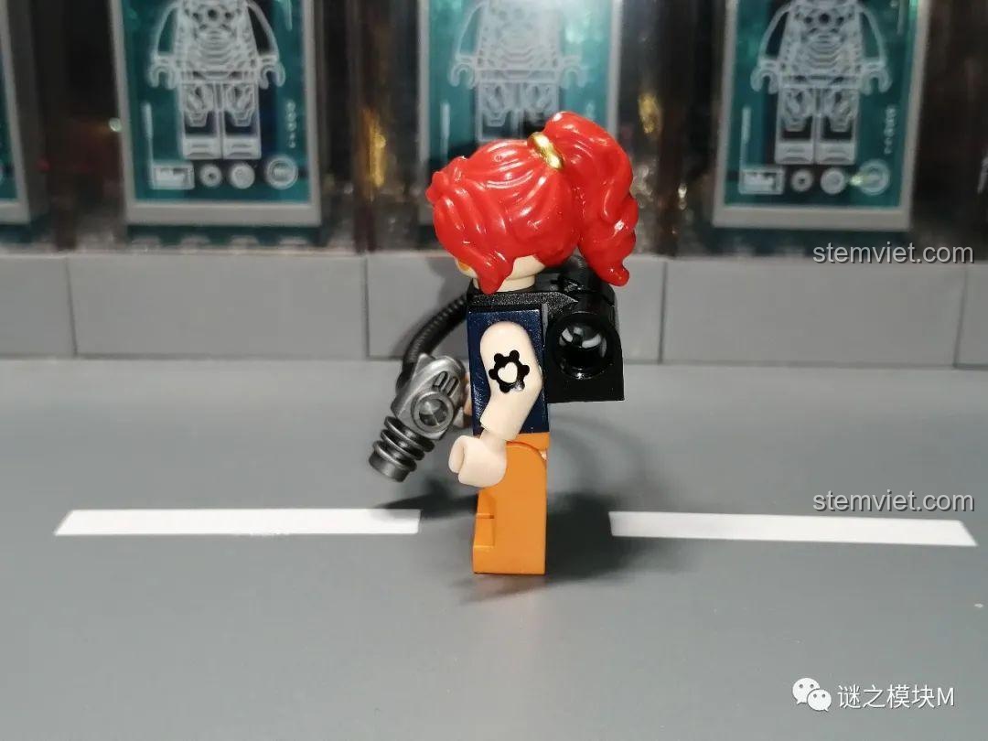 Minifigure Pam Brawl Stars JiSi 1702 nhìn từ cạnh, chi tiết sắc nét