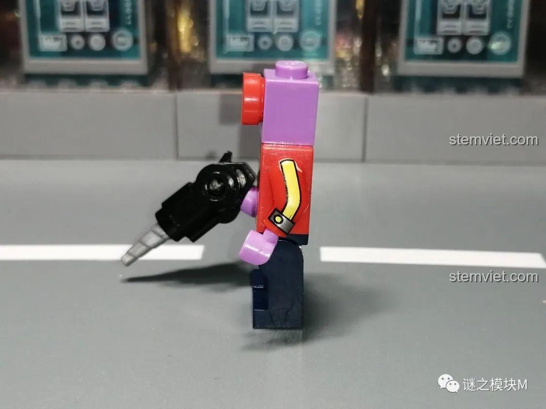 Minifigure Rico Brawl Stars JiSi 1702 nhìn từ cạnh, chi tiết súng